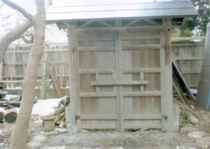 Porta nord dell' ex residenza secondaria della famiglia Kazama